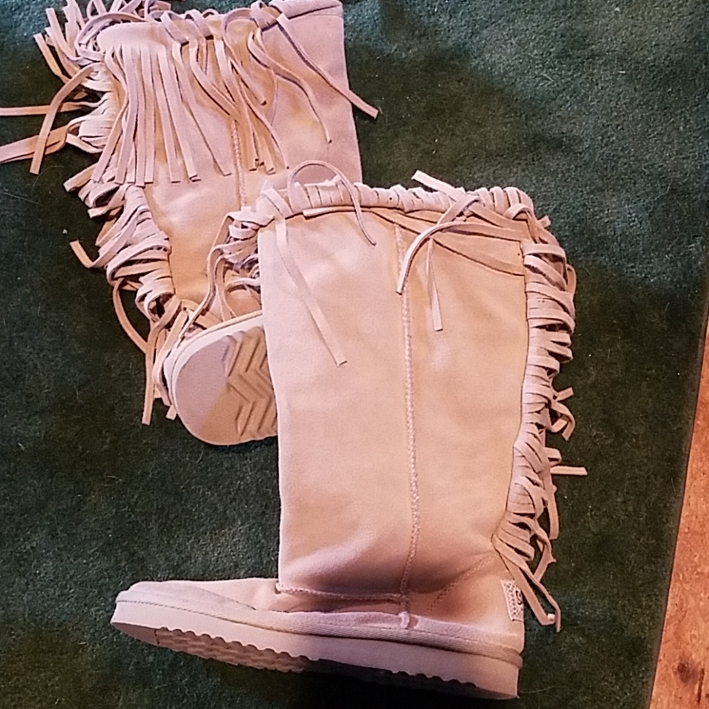 Sketchers fring boots